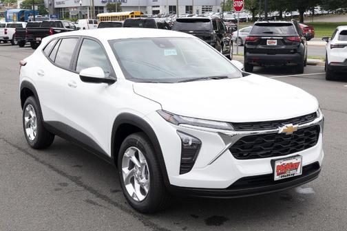2025 Chevrolet Trax LS