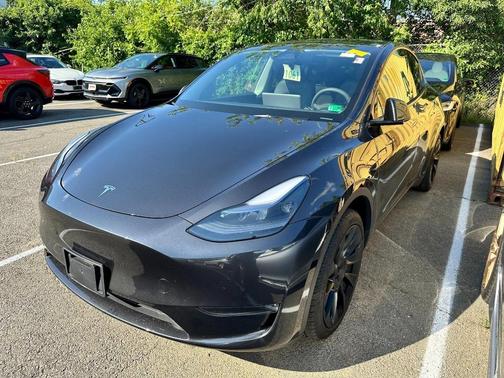 2024 Tesla Model Y Base
