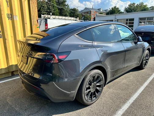 2024 Tesla Model Y Base