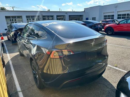 2024 Tesla Model Y Base