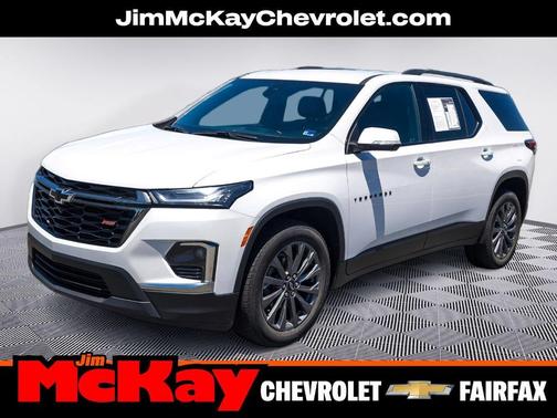 Iridescent Pearl Tricoat 2023 Chevrolet Traverse RS