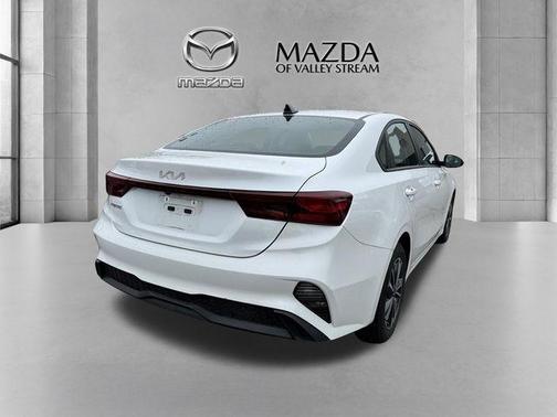 Snow White Pearl 2024 Kia Forte LXS