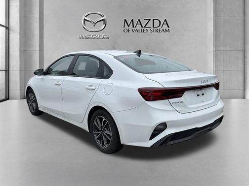 Snow White Pearl 2024 Kia Forte LXS