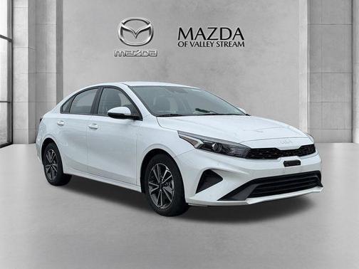 Snow White Pearl 2024 Kia Forte LXS