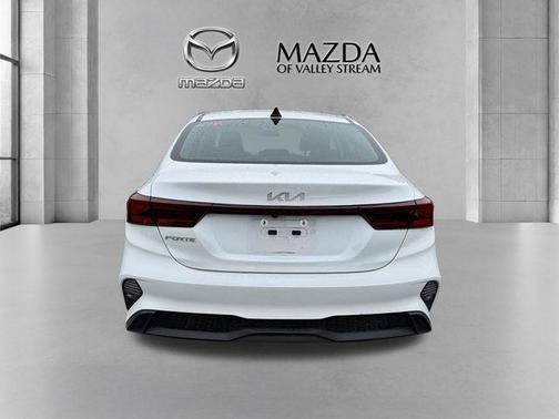 Snow White Pearl 2024 Kia Forte LXS