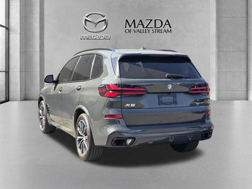 Gray Metallic 2024 BMW X5 xDrive40i