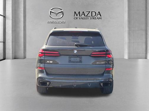Gray Metallic 2024 BMW X5 xDrive40i