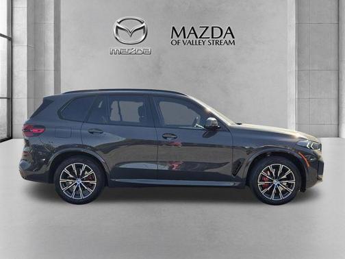 Gray Metallic 2024 BMW X5 xDrive40i