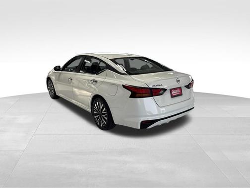Glacier White 2025 Nissan Altima 2.5 SV