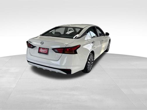 Glacier White 2025 Nissan Altima 2.5 SV
