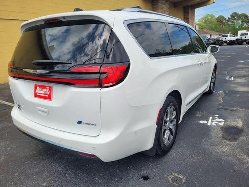 2024 Chrysler Pacifica Hybrid Pinnacle