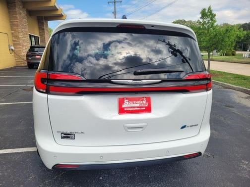 2024 Chrysler Pacifica Hybrid Pinnacle