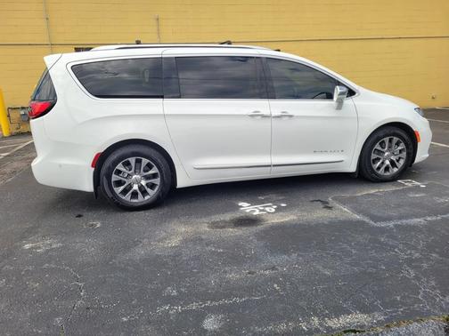 2024 Chrysler Pacifica Hybrid Pinnacle