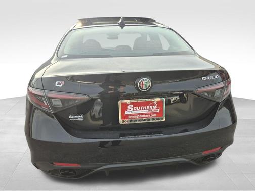 2025 Alfa Romeo Giulia Base