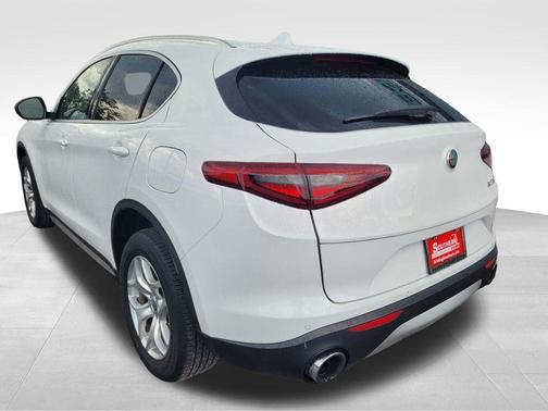 2021 Alfa Romeo Stelvio Base