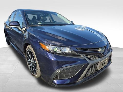 2022 Toyota Camry Hybrid SE