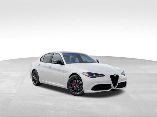 Milano 2025 Alfa Romeo Giulia Base