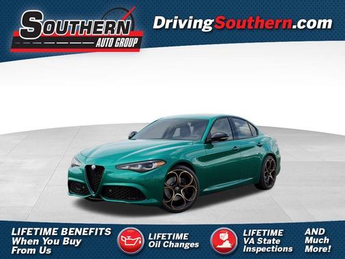 Verde 2025 Alfa Romeo Giulia Intensa