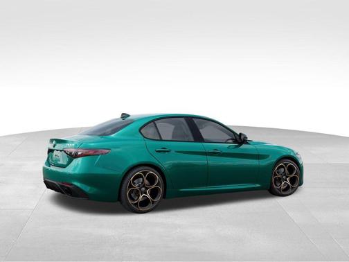 Verde 2025 Alfa Romeo Giulia Intensa