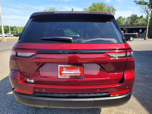 2024 Jeep Grand Cherokee Laredo