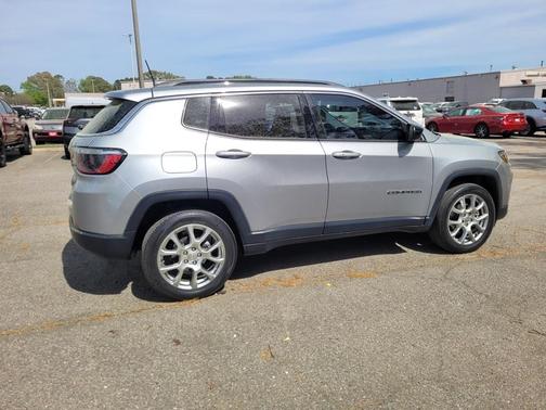 2022 Jeep Compass Latitude Lux