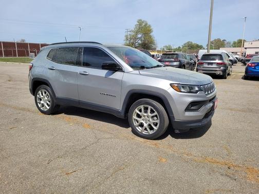 2022 Jeep Compass Latitude Lux