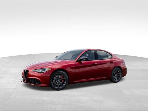 Rosso 2025 Alfa Romeo Giulia Base