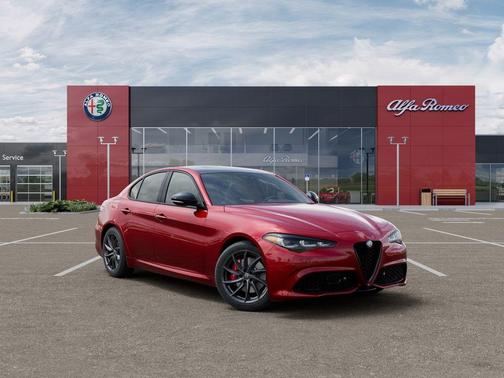 Rosso 2025 Alfa Romeo Giulia Base