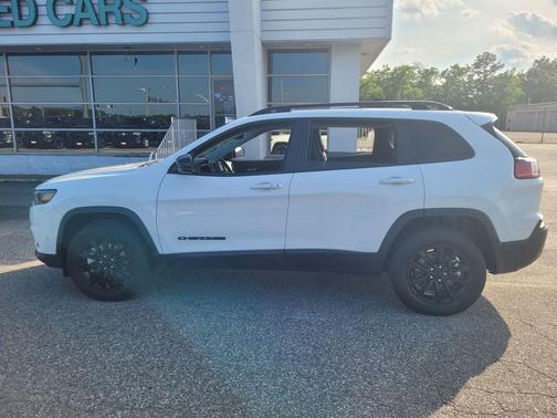 2023 Jeep Cherokee Altitude Lux