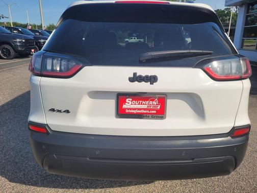 2023 Jeep Cherokee Altitude Lux