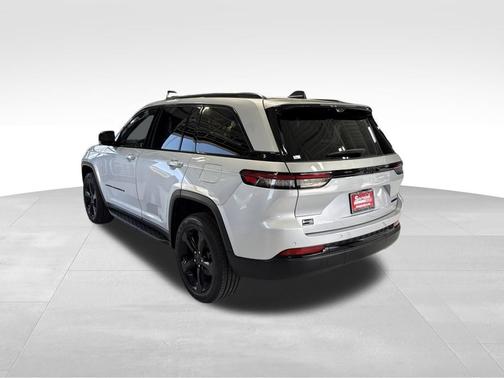Silver Zynith 2025 Jeep Grand Cherokee Limited