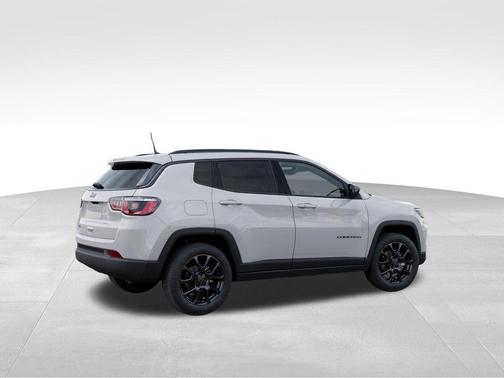 Bright White Clearcoat 2026 Jeep Compass Latitude