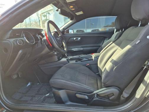 2017 Ford Mustang V6