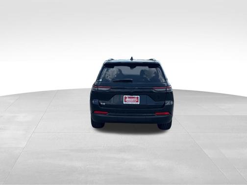 Diamond Black Crystal Pearlcoat 2025 Jeep Grand Cherokee Limited