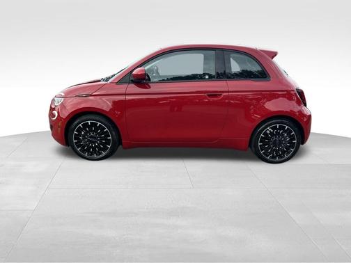 2024 FIAT 500e Base