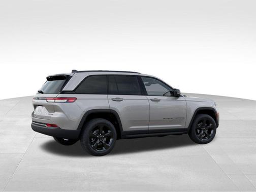 Silver Zynith 2025 Jeep Grand Cherokee Limited
