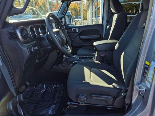 2021 Jeep Gladiator Sport