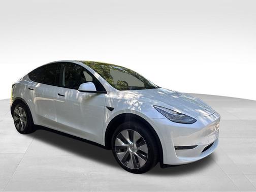 White 2023 Tesla Model Y Long Range