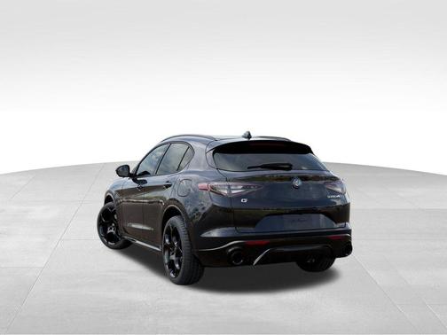 Vulcano Black Metallic 2025 Alfa Romeo Stelvio Base