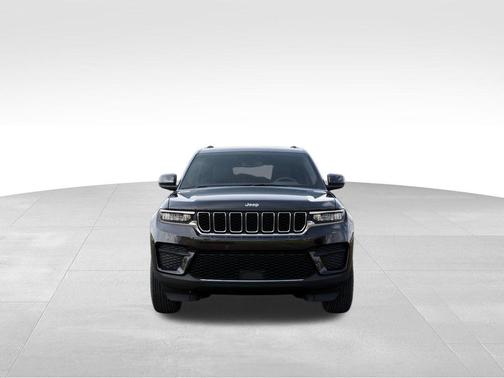 Diamond Black 2026 Jeep Grand Cherokee Laredo