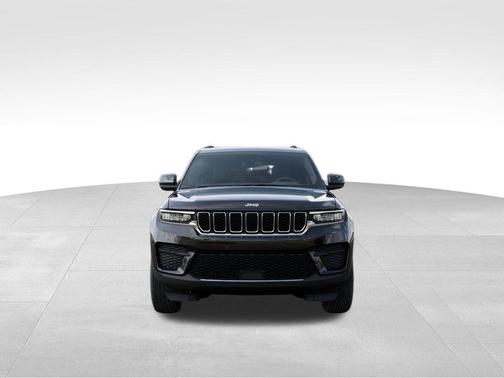 Diamond Black 2026 Jeep Grand Cherokee Laredo