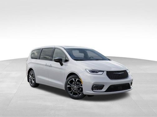 Bright White Clearcoat 2026 Chrysler Pacifica Select