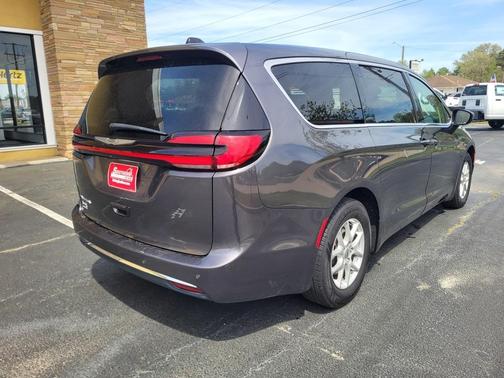 2023 Chrysler Pacifica Touring-L