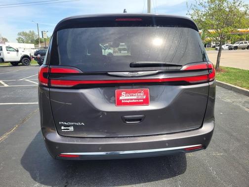 2023 Chrysler Pacifica Touring-L