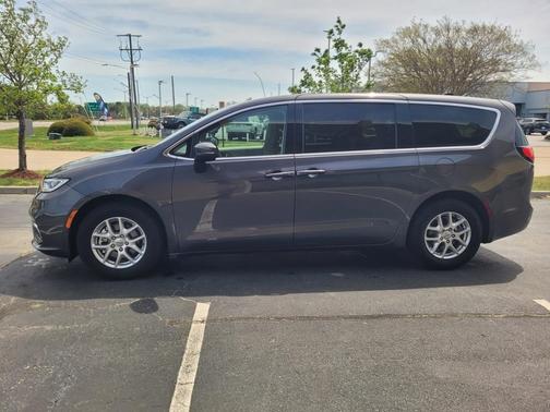 2023 Chrysler Pacifica Touring-L