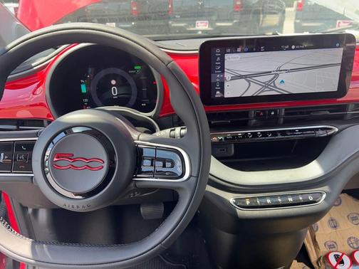 2024 FIAT 500e Base