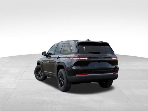 Diamond Black 2026 Jeep Grand Cherokee Laredo