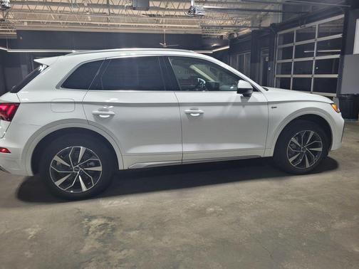 2024 Audi Q5 45 S line quattro Premium