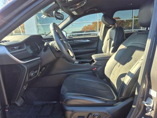 2022 Jeep Grand Cherokee L Laredo