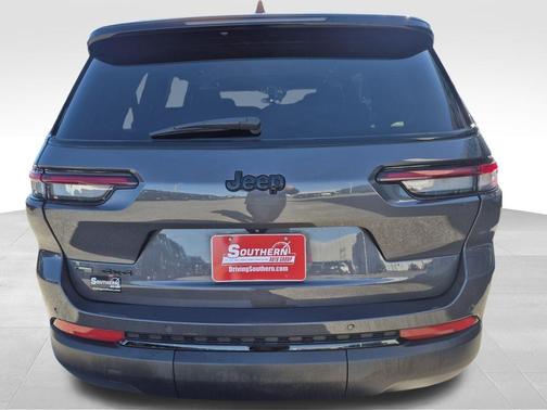 2022 Jeep Grand Cherokee L Laredo